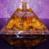 Oeil de tigre pyramide orgonite